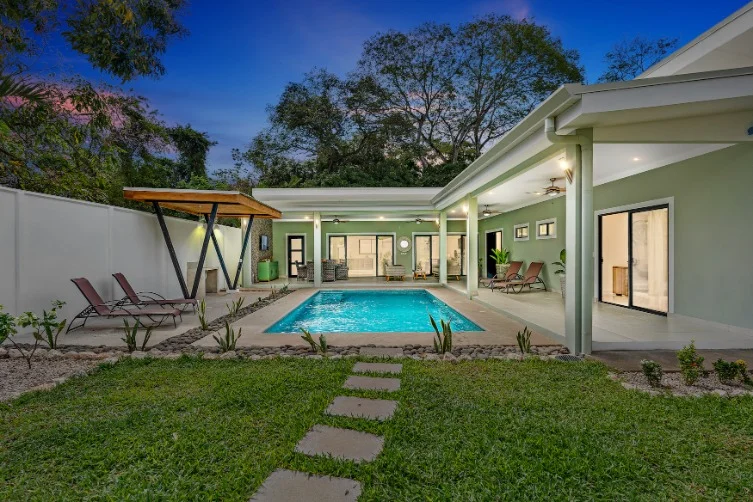 "Mesmerizing Dusk: Minnesota Virtual Twilight Photography"